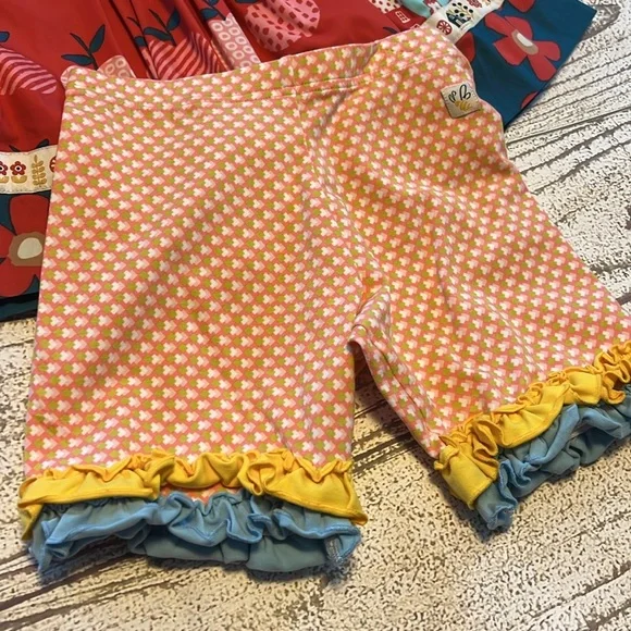 NWOT Wildflowers boutique outfit. Top size 6. Shorts size 8 - Picture 4 of 5